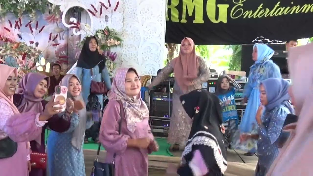 CINTA MERAH JAMBU- RMG ENTERTAIMENT