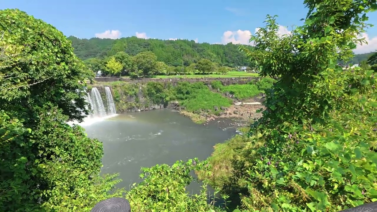 原尻の滝 平地にあり人との距離がとても近い滝