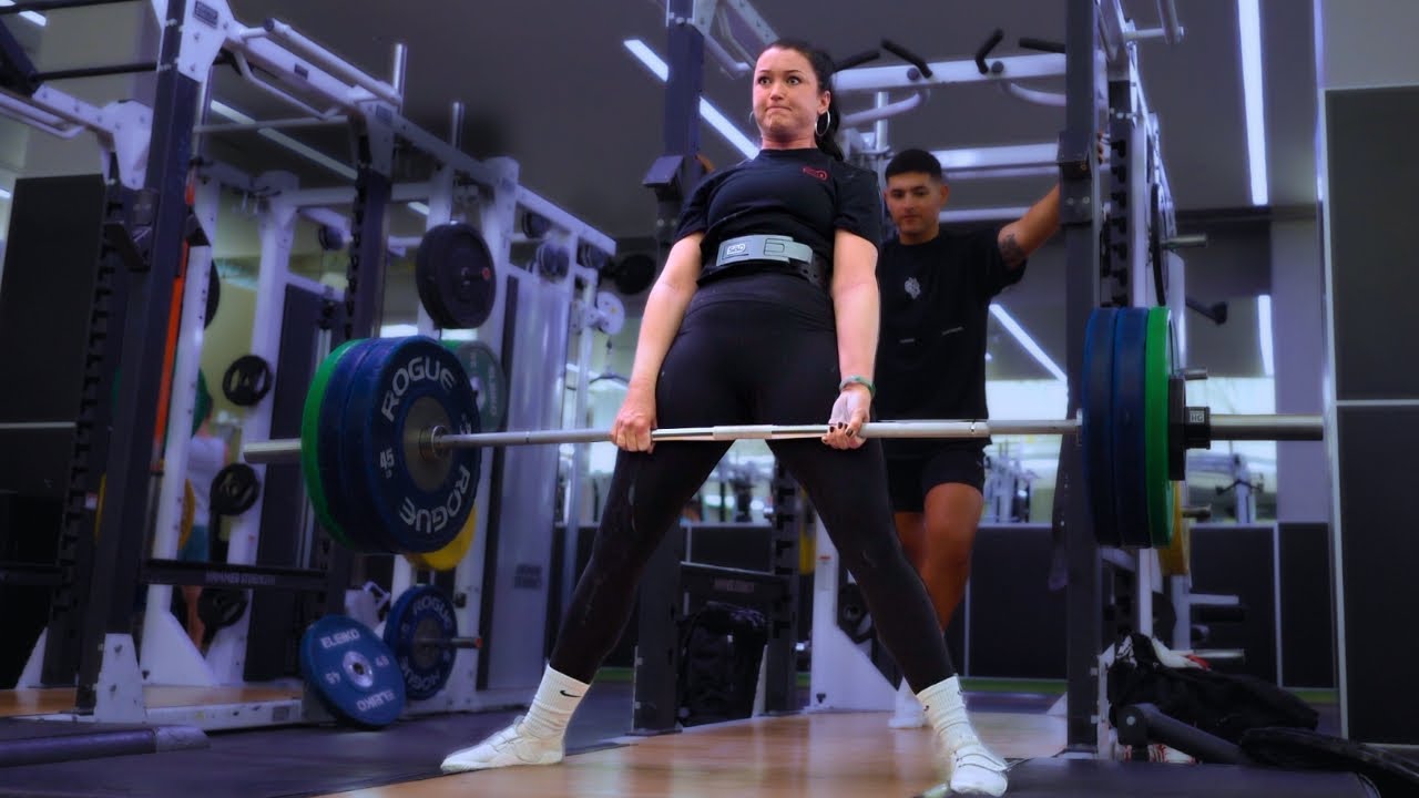 Powerlifter day in the life VLOGMAS!