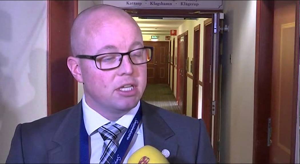 Bj&ouml;rn S&ouml;der petas ur SD:s inre k&auml;rna - h&ouml;r hans egna reaktioner