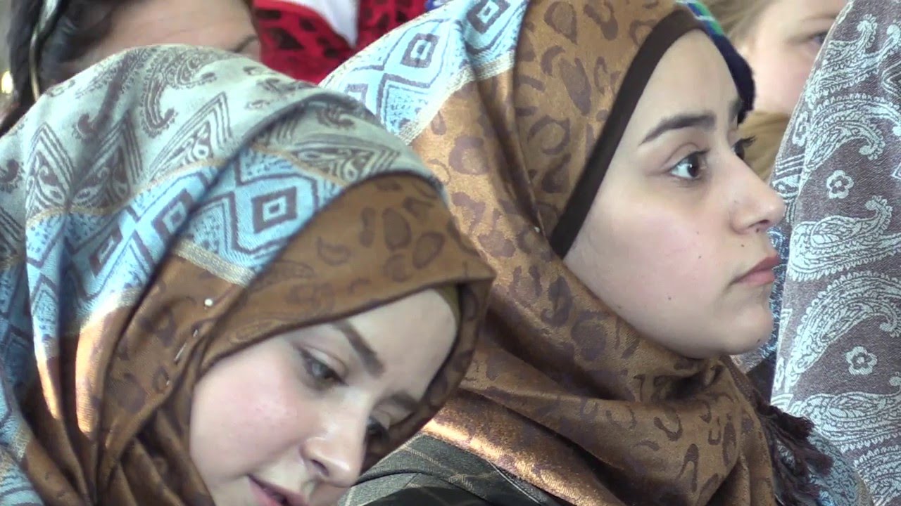 Syrian refugees arrive at Dunedin Airport