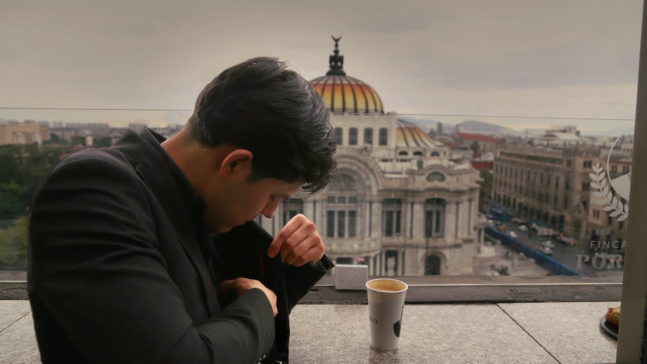 Adri&aacute;n Ortiz - Triste Navidad (Video Oficial)