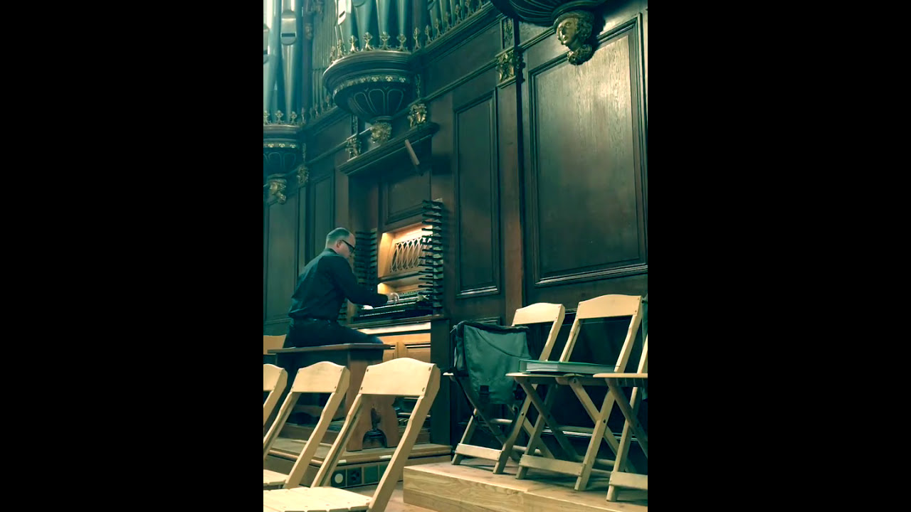 Playing JOHN WILLIAMS' Superman Theme on Grand Organ