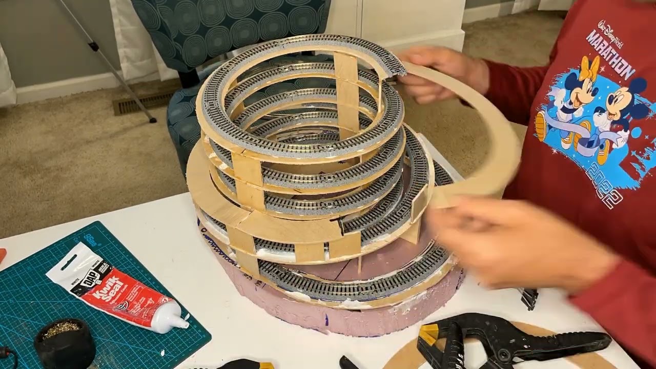 Display Stand N Scale Micro train layout (Episode 3, laying track) #046