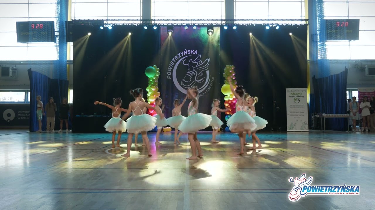 Zakończenie Sezonu 2021/2022 Powietrzyńska Studio Tańca i Akrobatyki - Jazz 6-8 lat (grupa JG2)