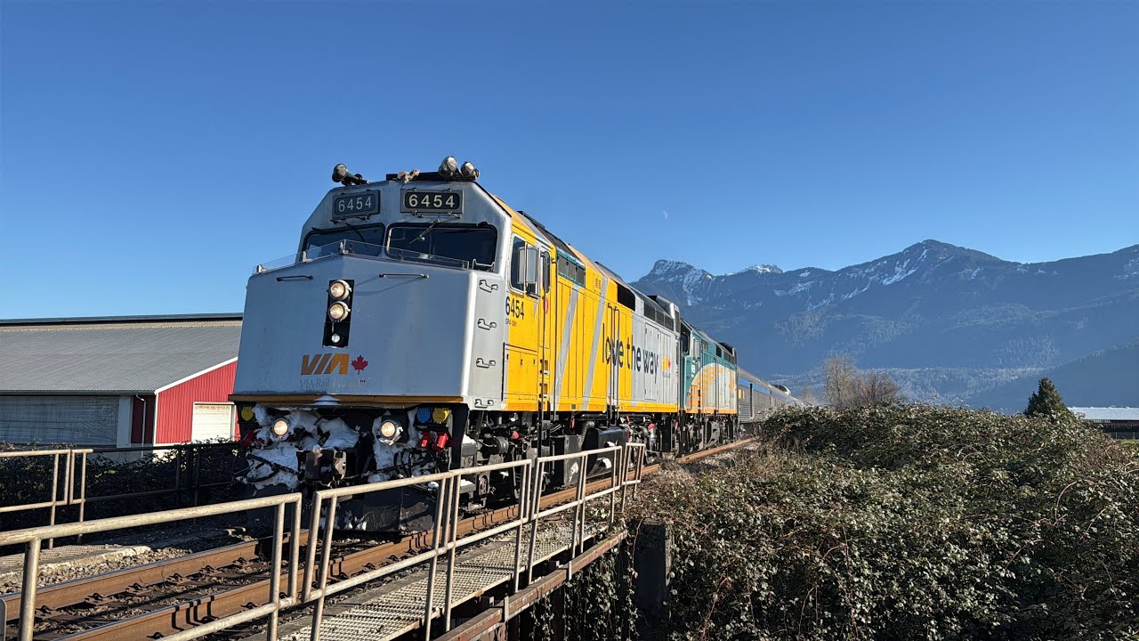 Flying!!! VIA 1 The Canadian (Passenger Train) @ Rosedale BC Canada 25JAN26 F40PH-2d 6454 Leading