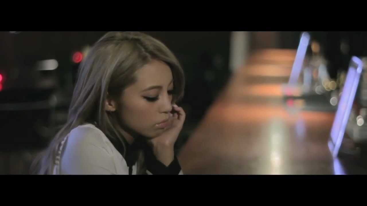 ISSA&times;SoulJa＋峯村優衣(Happie nuts)＋藤田杏奈(モデル) / i love u