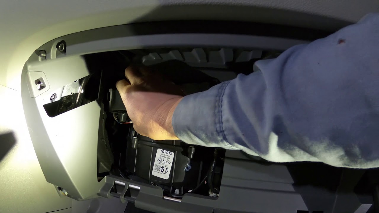 2019 TOYOTA Sienna AWD Cabin Air Filter and Engine Air Filter Replacement