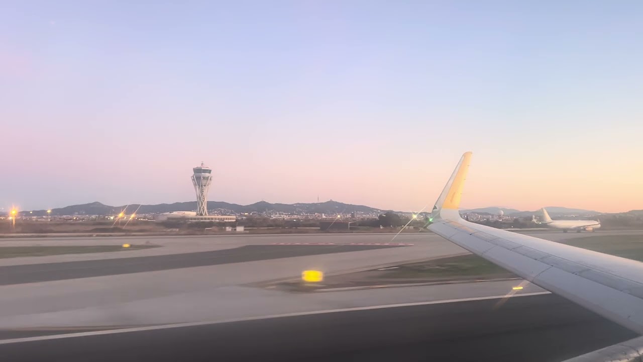 Vueling Airbus A321 Morning Take Off from Barcelona El-Prat (BCN) Airport