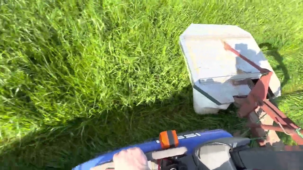 Iseki Sial Hunter 20S, pohled řidiče