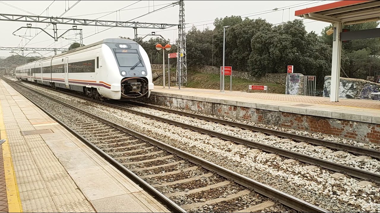 Media Distancia S-449 Renfe procedente de Pr&iacute;ncipe Pio pasando por Torrelodones sin efectuar parada