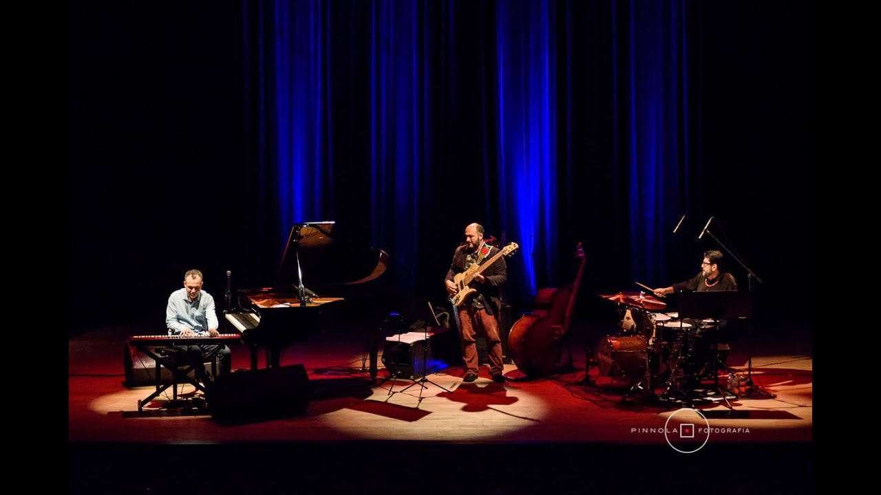Itamar Assiere  - Samba pro Luizão Maia (Cláudio Jorge) - Ao vivo no BNDES