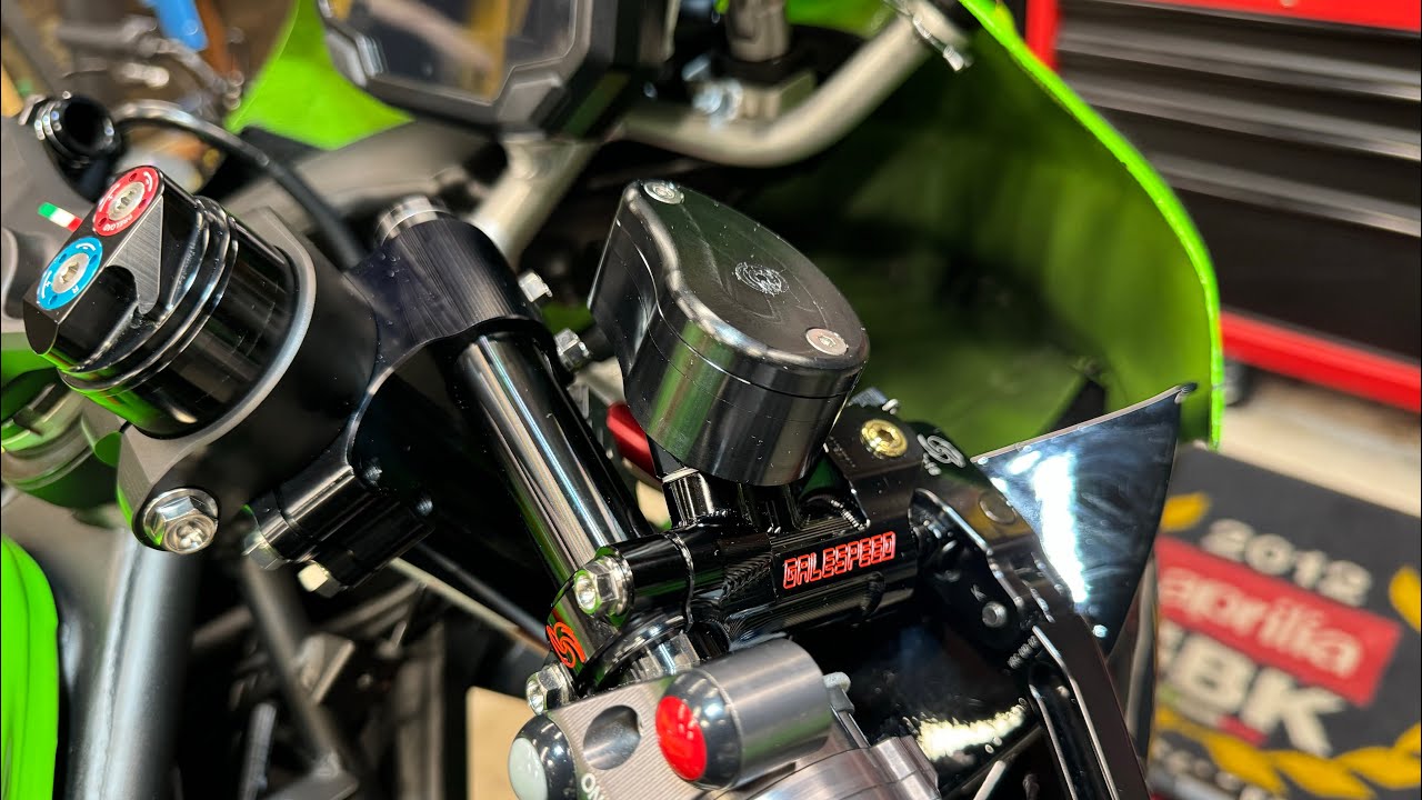 Установка бачка Craftman Billet на главный тормозной цилиндр Galespeed для мотоцикла Kawasaki ZX-...