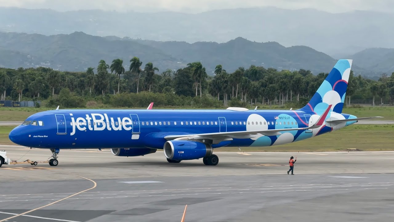 AVIONES DESPEGANDO EN UNA MAÑANA NUBLADA EN EL AEROPUERTO CIBAO | #aviation #planespotting 