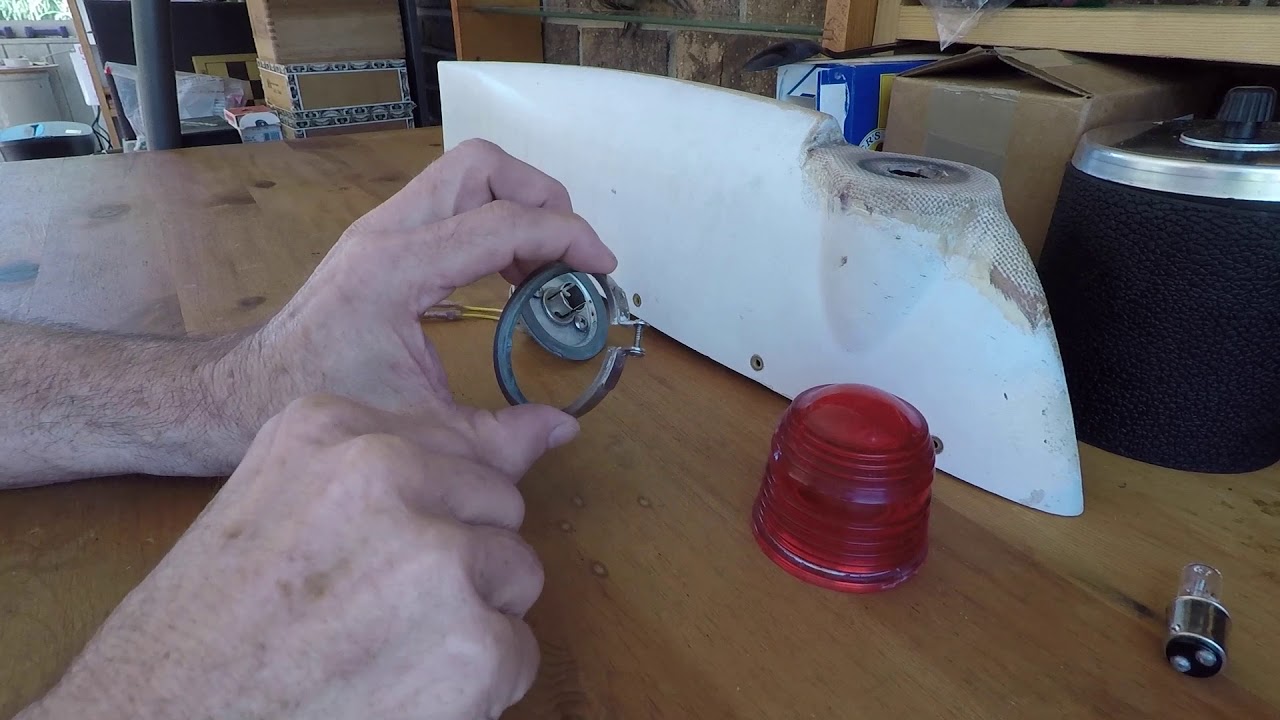 Flashing Beacon Assembly - Grumman Style