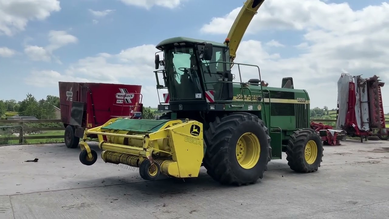 John Deere 6850 Harvestor