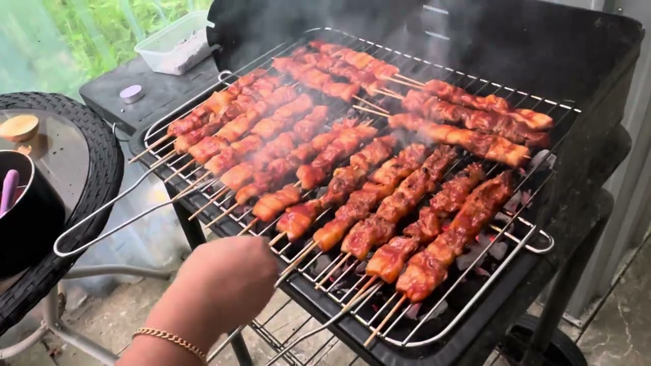 Yummy Pork belly barbecue bonding na naman sa mga friends pag week end time .