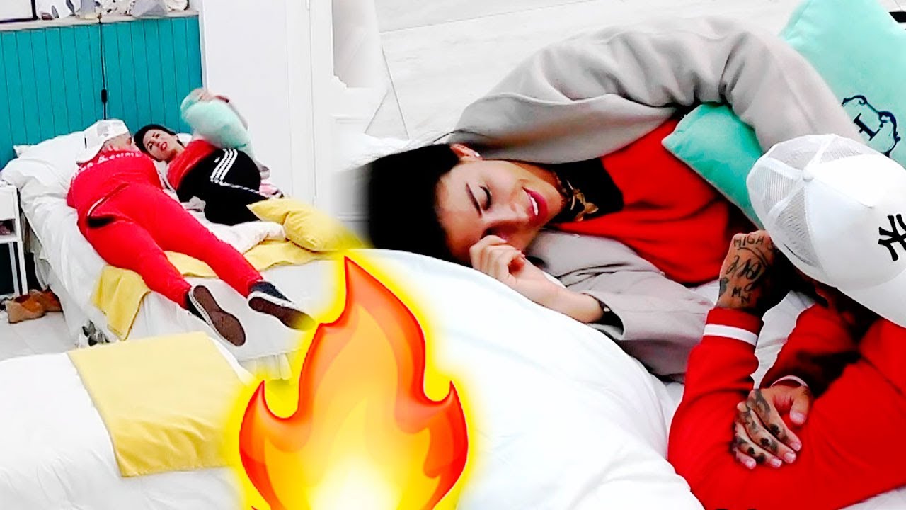 ¿Salió del freezer? Majo Martino y Alex Caniggia a puro besos y mimos en la cama