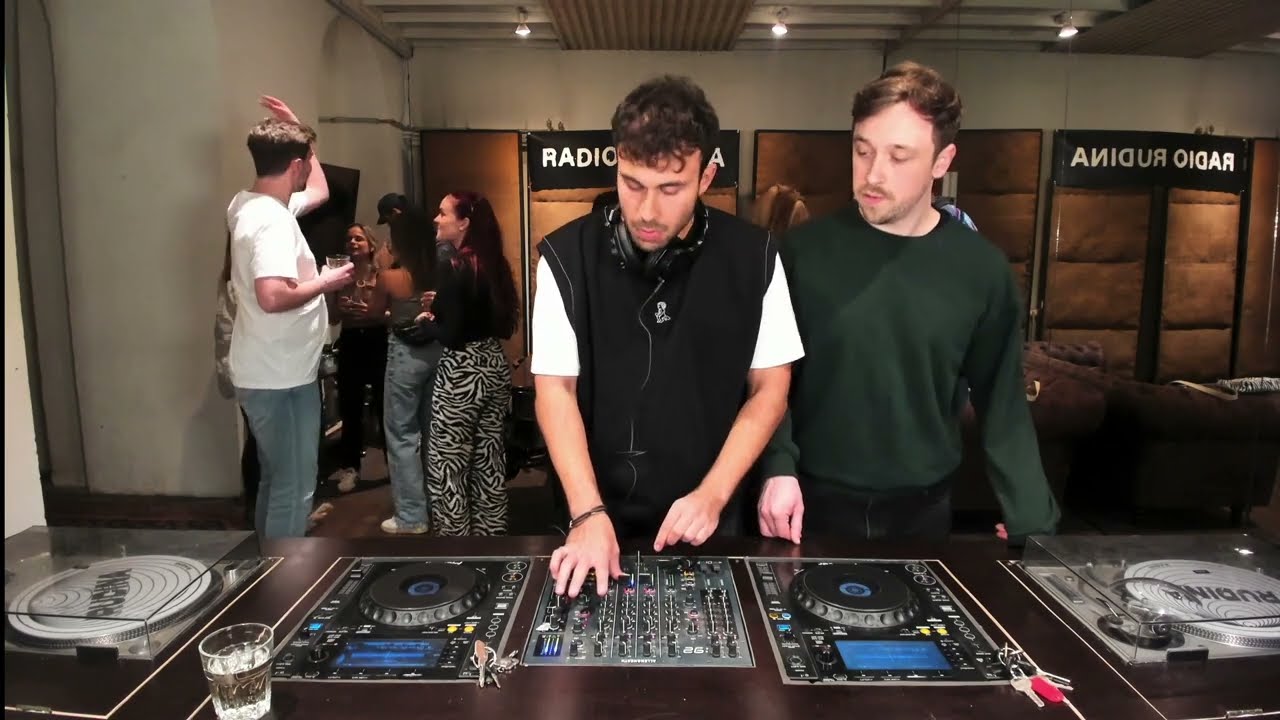 BRUDERZUCKER | Radio Rudina