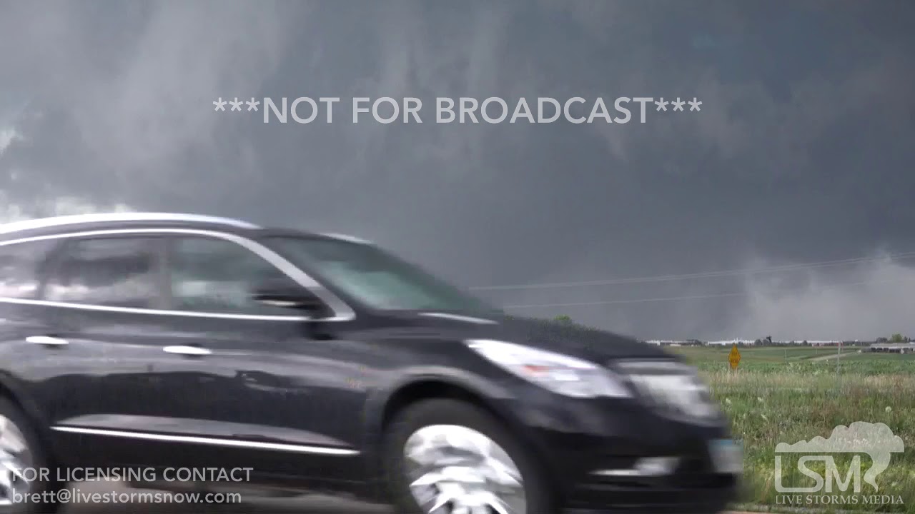 7-19-18 Pella, Iowa Tornado Approaches - Grows Larger
