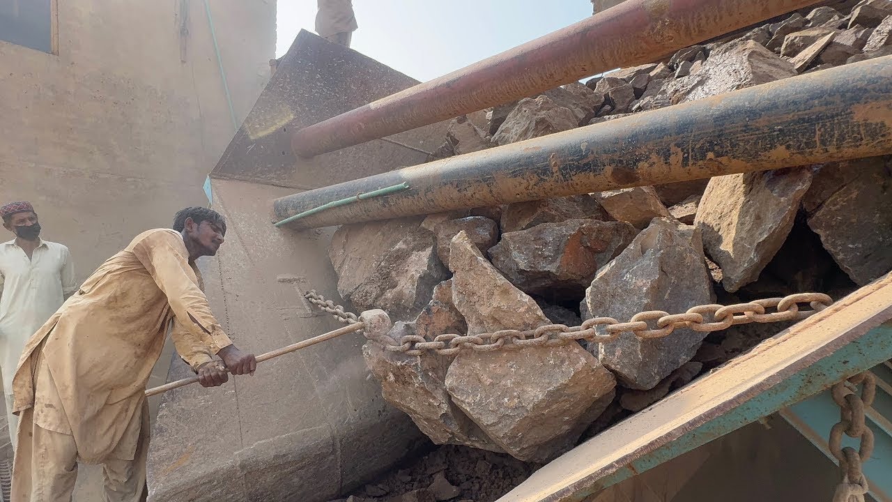 &ldquo;Real Stone Crusher Power 💥 Giant Rocks Jammed in Hopper | Unstoppable Hammer Machine in Action