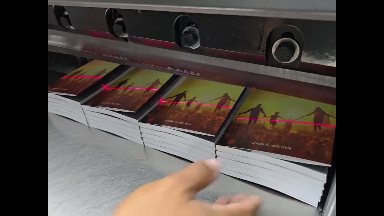 Refile. Impressão de livros em pequenas quantidades. WhatsApp 61 3204 4722 
