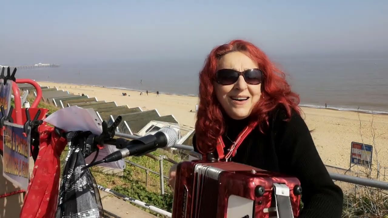 Svetla sings from Seville to Granada. Светла пее от Севиля до Гранада.