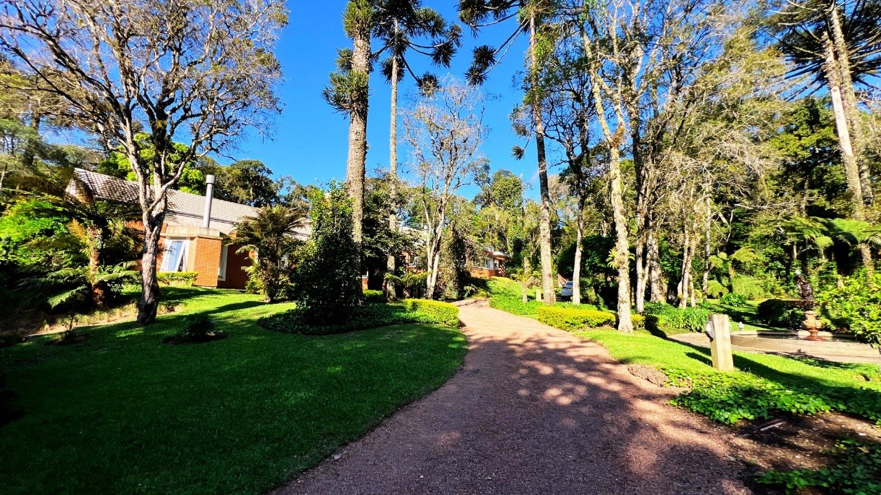 ESPLENDIDA MANSÃO DE 4.400M² EM CONDOMINIO FECHADO JUNTO A NATUREZA E CENTRO DE GRAMADO