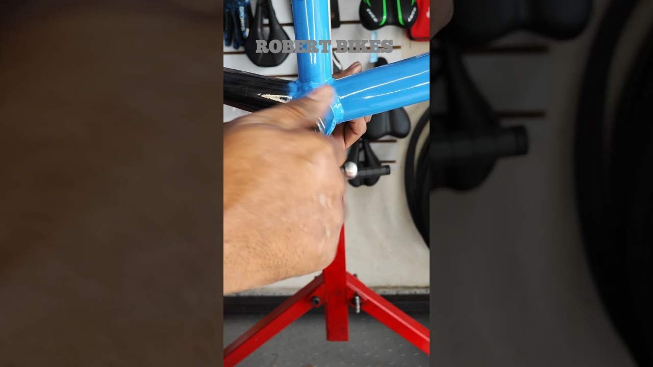 Conocías este truco para extraer un tasa, cuna de centro de bicicleta cuando está pegada .