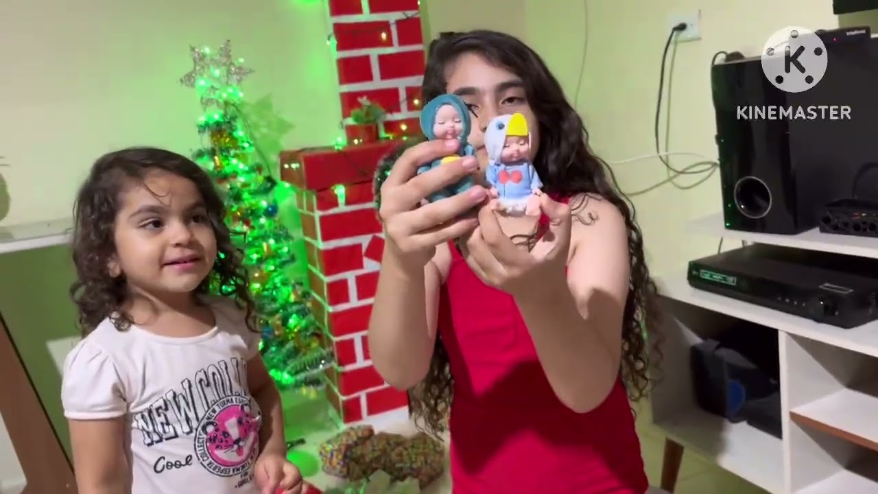 Abrindo presentes de Natal.