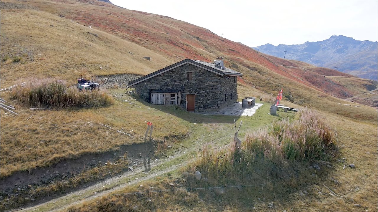 Leggett  Immobilier Unique Mountain Chalet above Les Menuires  Ref A16105 HD 1080p