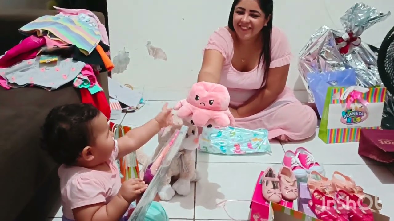 Abrindo os presentes de aniversário da Sophia 💞 Festa de 1 ano | Fernanda Santos