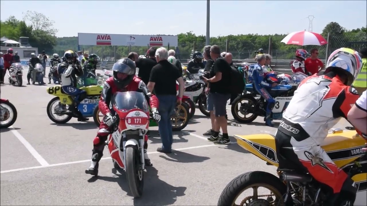 coupe moto légende  circuit Dijon/Prenois - Du bruit et la fureur de la passion