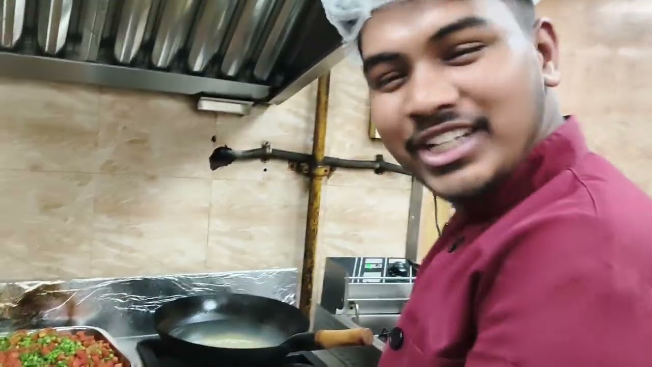 Holi ki tyaari huyi hotel mai 