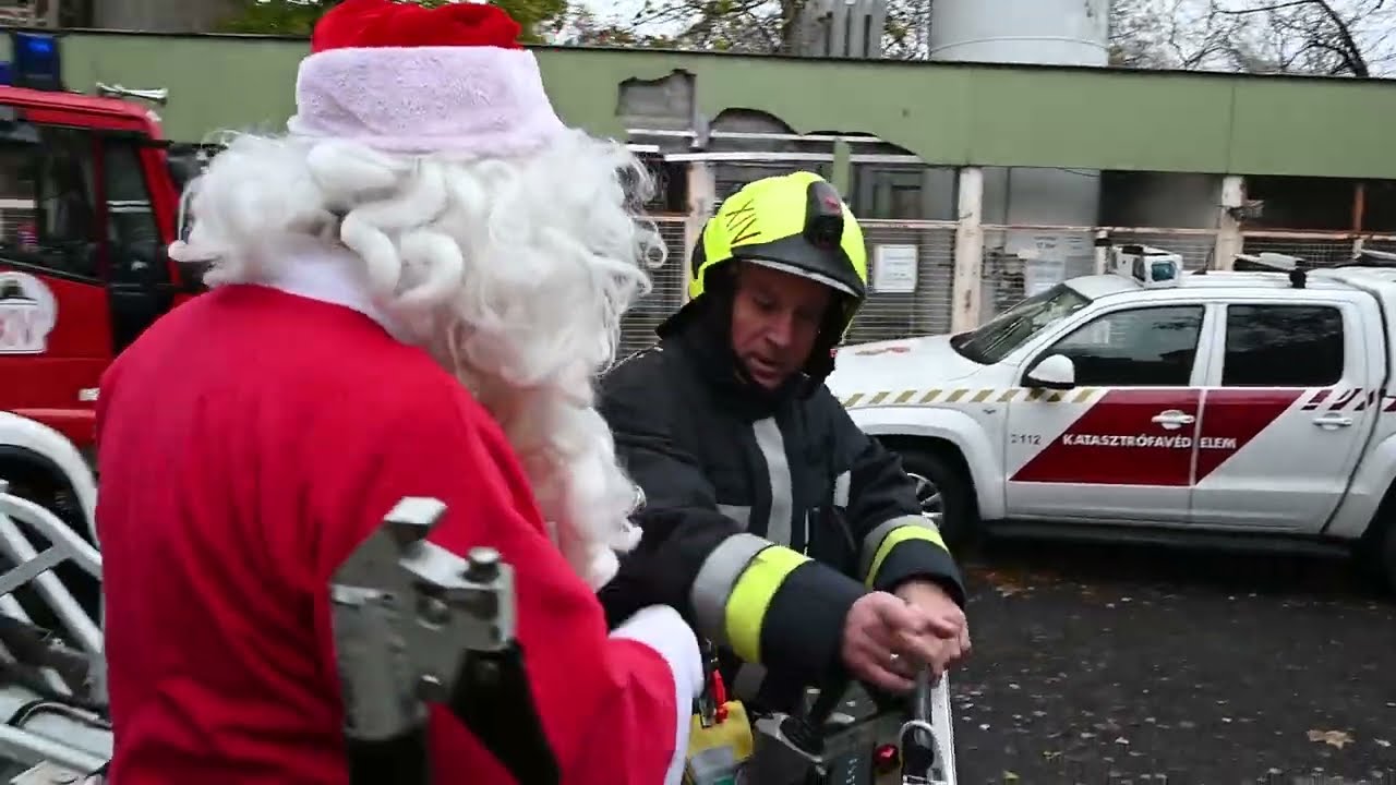 Megérkezett a (tűzoltó) Mikulás!