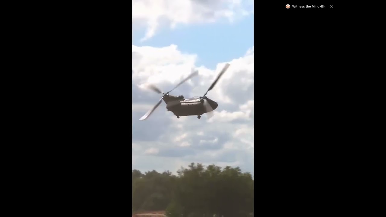 Enjoy the sound of the incredible power of the Chinook heli&rsquo;s blade slap!! 😱❗️🔊🚁