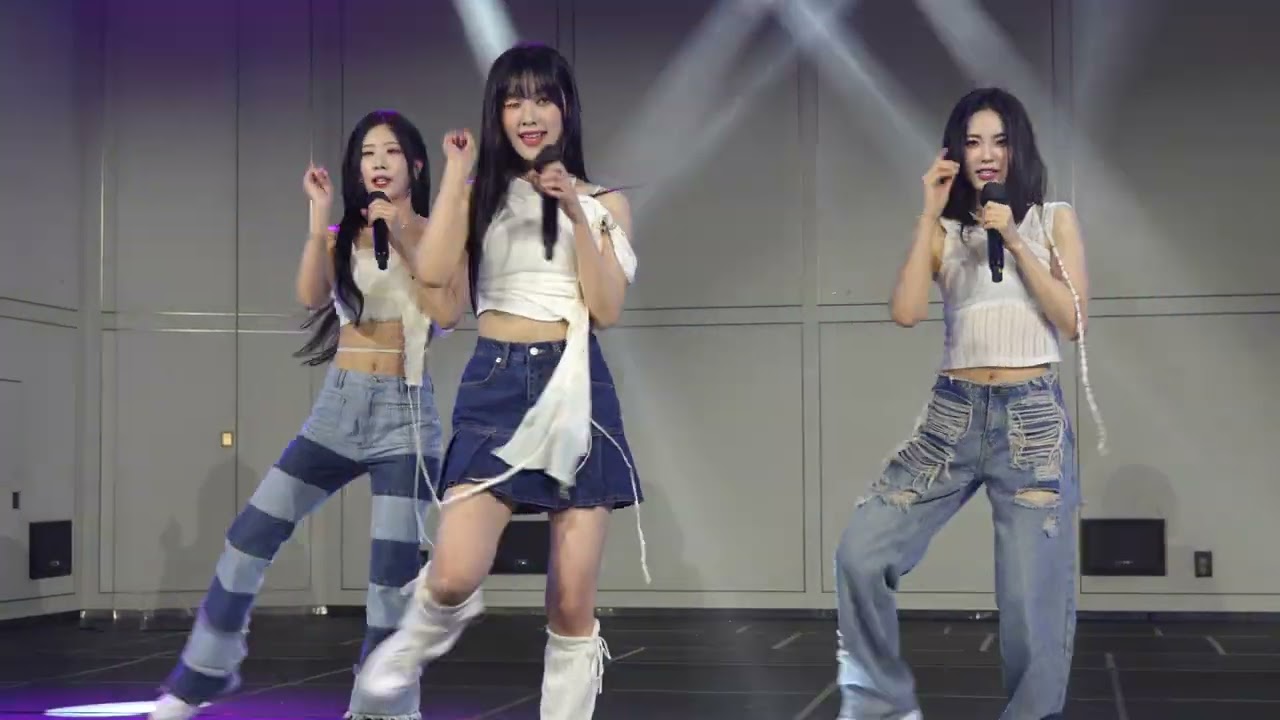 230905 오드아이써클(Odd Eye Circle) 'Sweet Crazy Love' 4K60p 직캠( fancam) @Web3night of Entertainment 풀만호텔