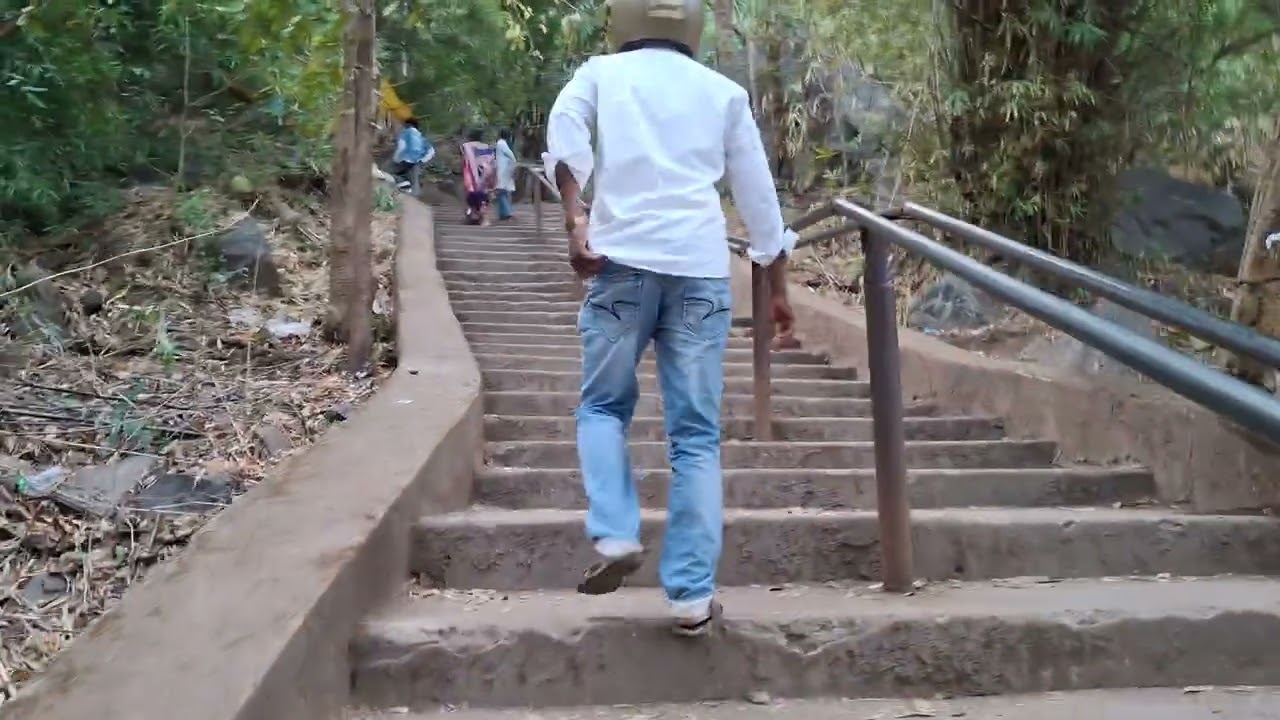 ଘୁମରେଶ୍ୱର ଦର୍ଶନ ପରେ ୫୬୪ ଟି ପାହାତ ଚଢି ବାହାରକୁ ଆସିବା ବହୁତ କଷ୍ଟ।