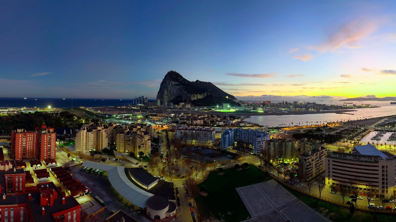 Frontera aérea: La Línea y Gibraltar desde el cielo: Una vista inolvidable 