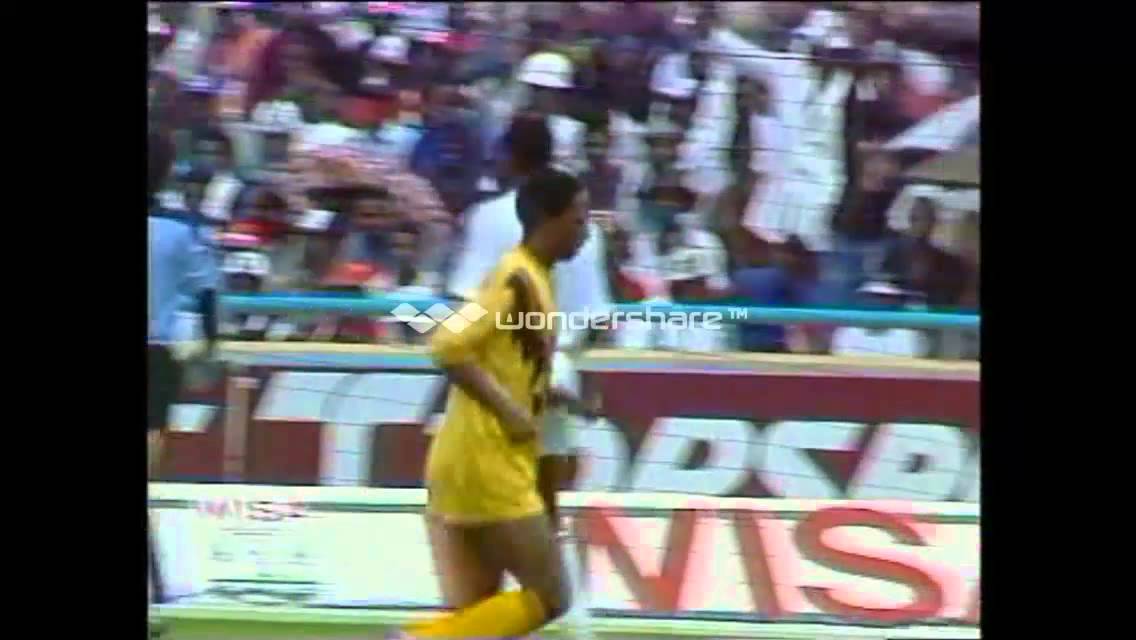 Chiefs scores 4 goals against Pirates: 1990
