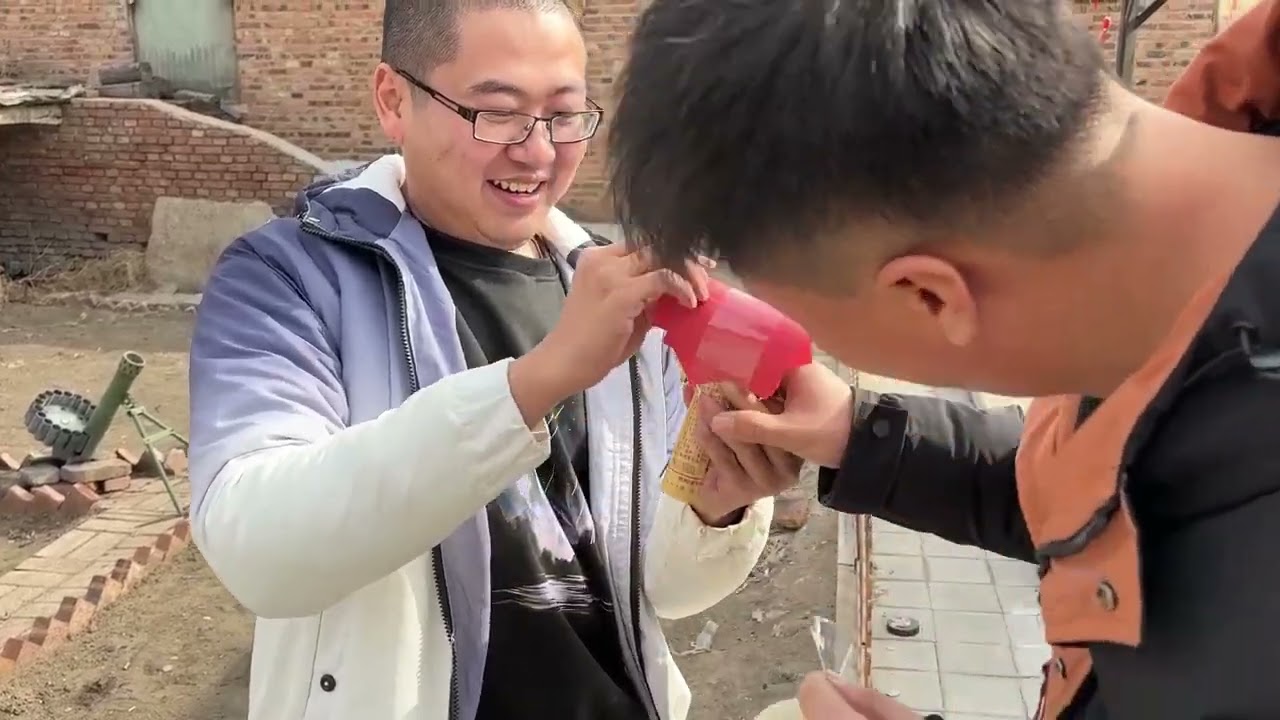 乡村兄弟快乐院，在一百元租的农村电竞小屋里尽情玩耍