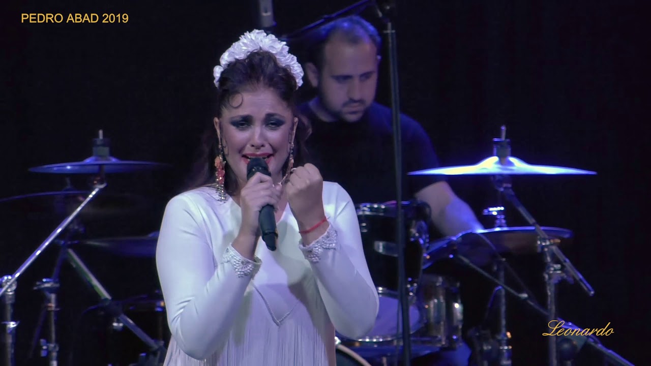 LAURA MARÍA LARREA:   