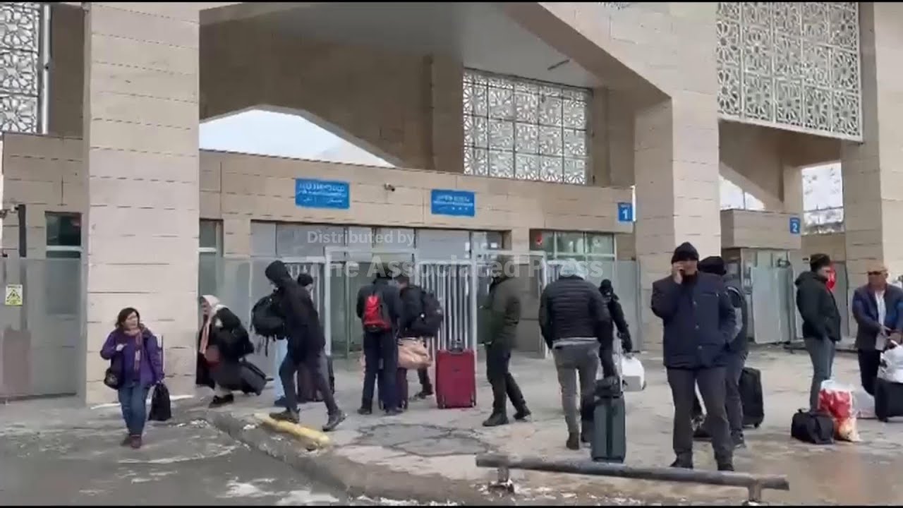 Iranian travellers cross into Turkey to be able to keep working around internet blackout