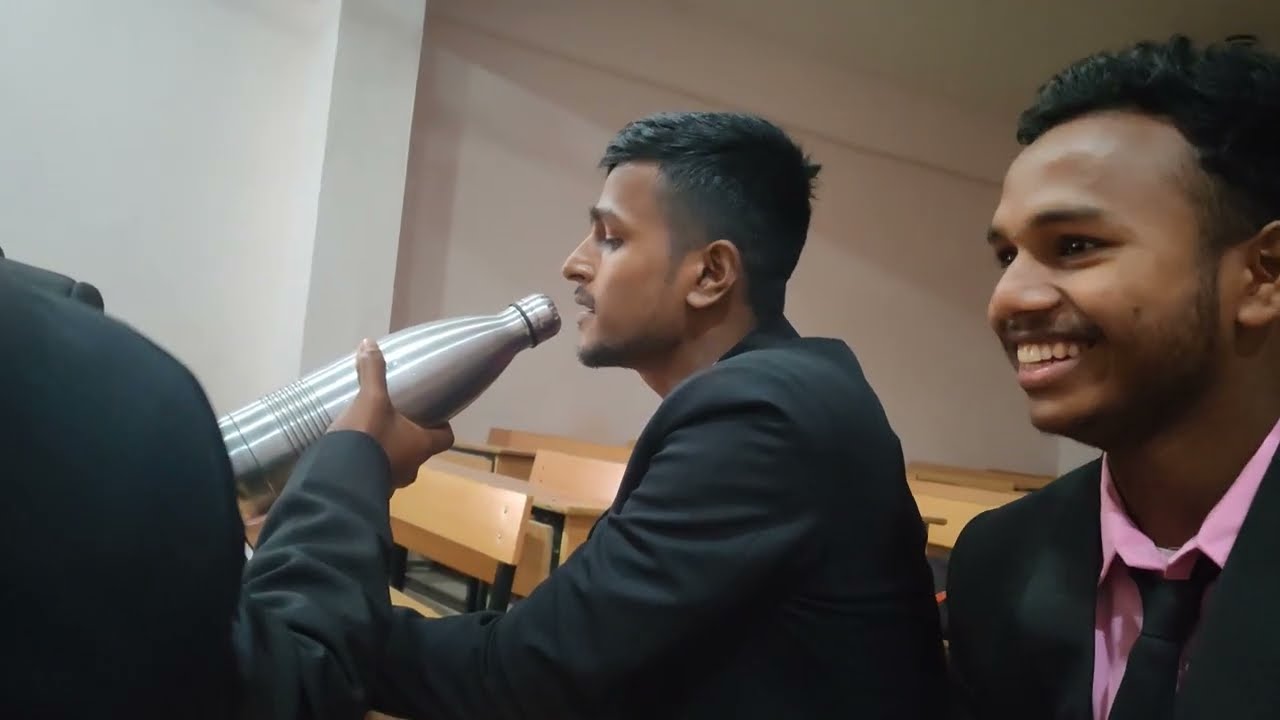 College me sabhi log 