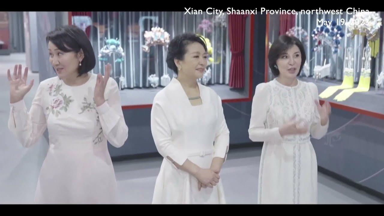 Xi's wife Peng Liyuan with spouses of Central Asian leaders visit historic theater in Xi'an