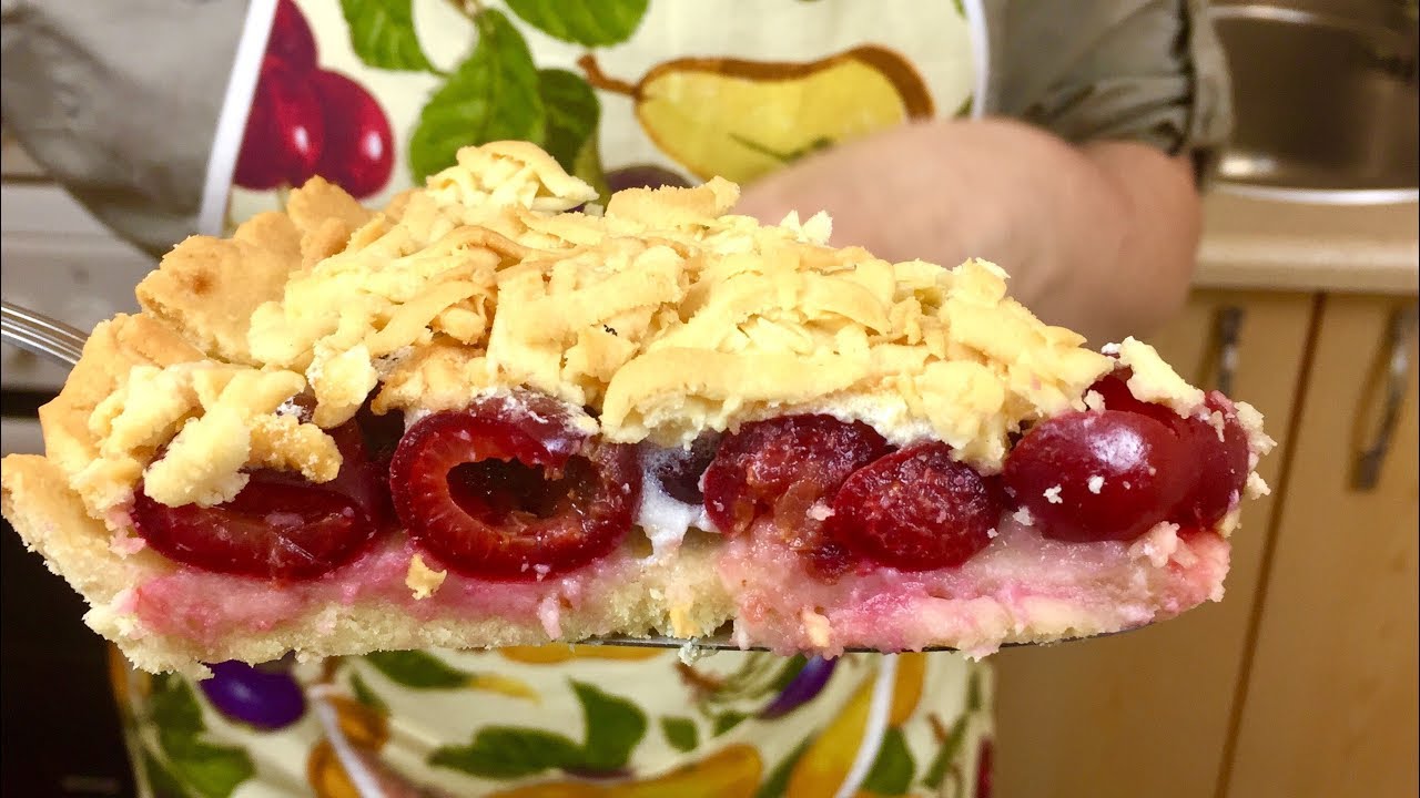 Пирог с вишней и безе