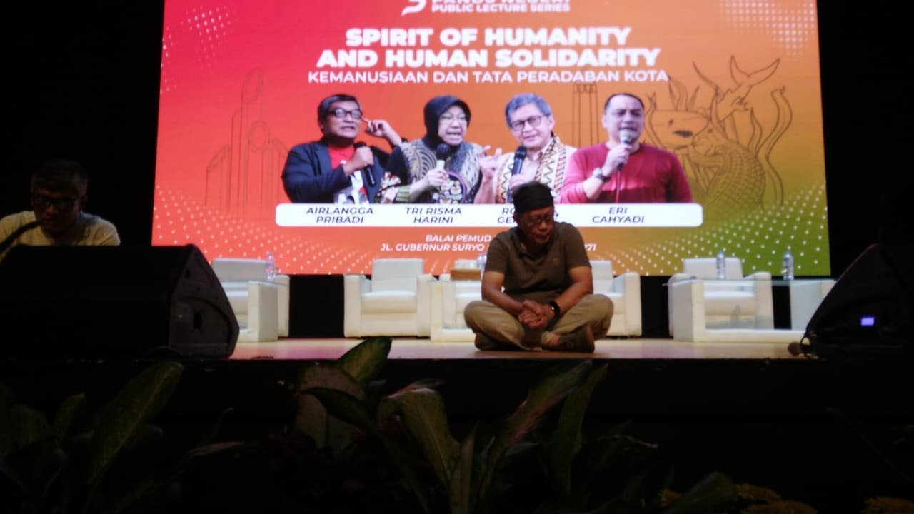 Rocky Gerung  “Demokrasi Memang Mahal, Jangan Dibuat Murah Dengan Menjual Murah  Kedaulatan Rakyat”