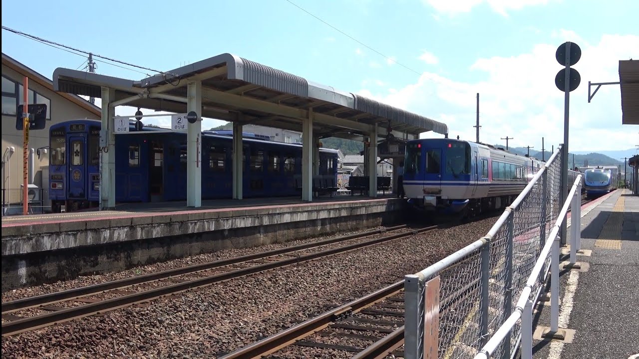 両側貫通先頭車の臨時特急スーパーはくと94号の郡家駅発着を撮影(2020/8/15)