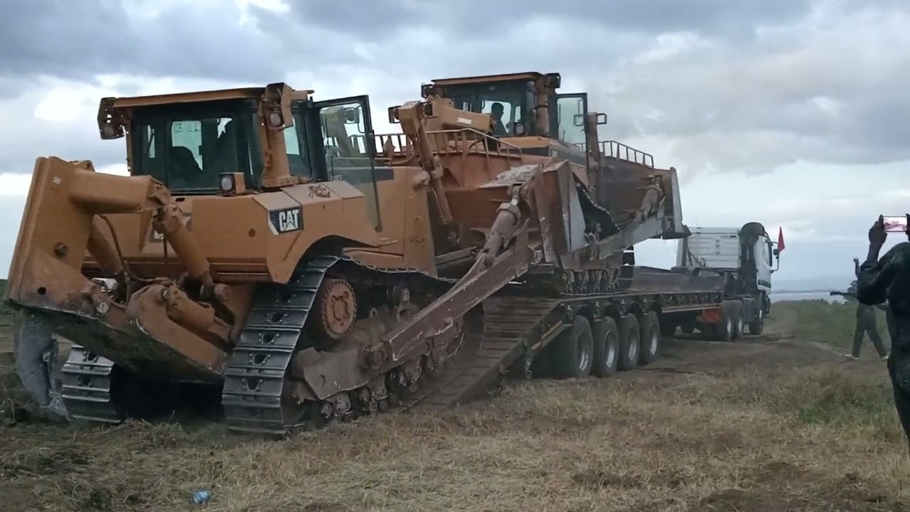  CAT D8T No Engine Power, Transmission Shafts Removed for Towing.