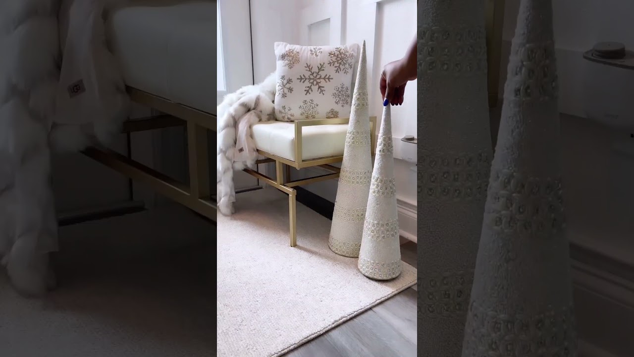 This modern channel-tufted bench is guaranteed to attract the attention of any guest. #entryway